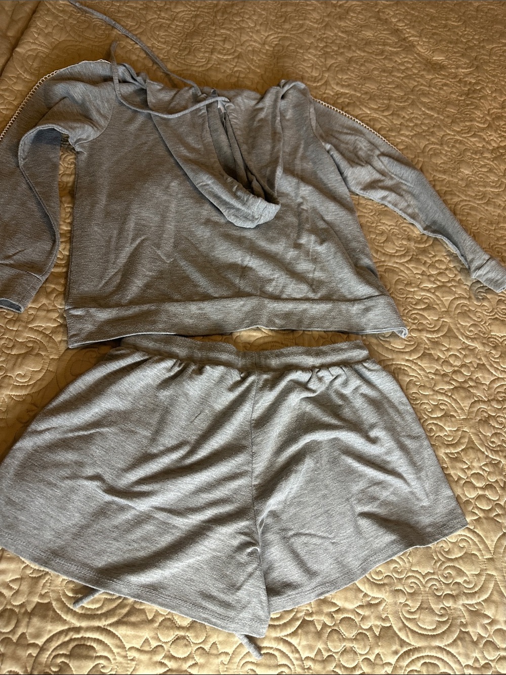 Women’s Gray Lace-Trim Hoodie & Shorts Sleep Set - Picture 4 of 4